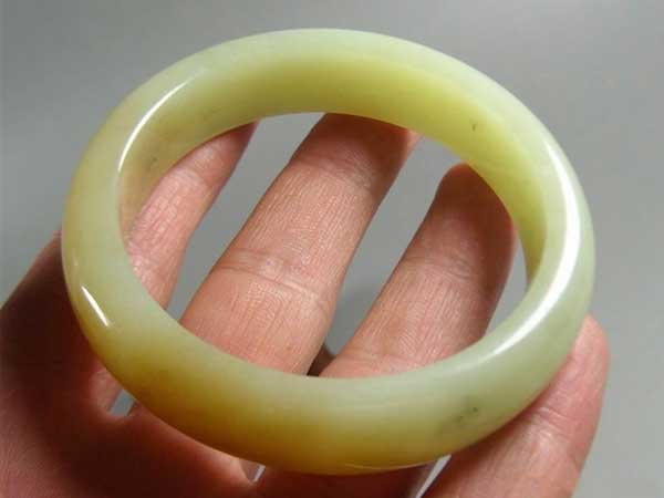 一块白和田玉,一块羊脂白玉图片