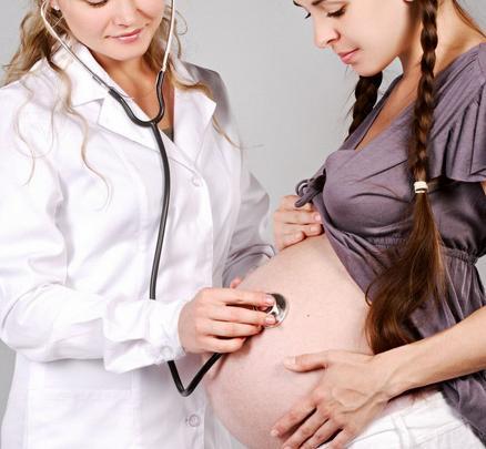 临产时破水了内诊要点,孕期发动的前兆是破水还是出血