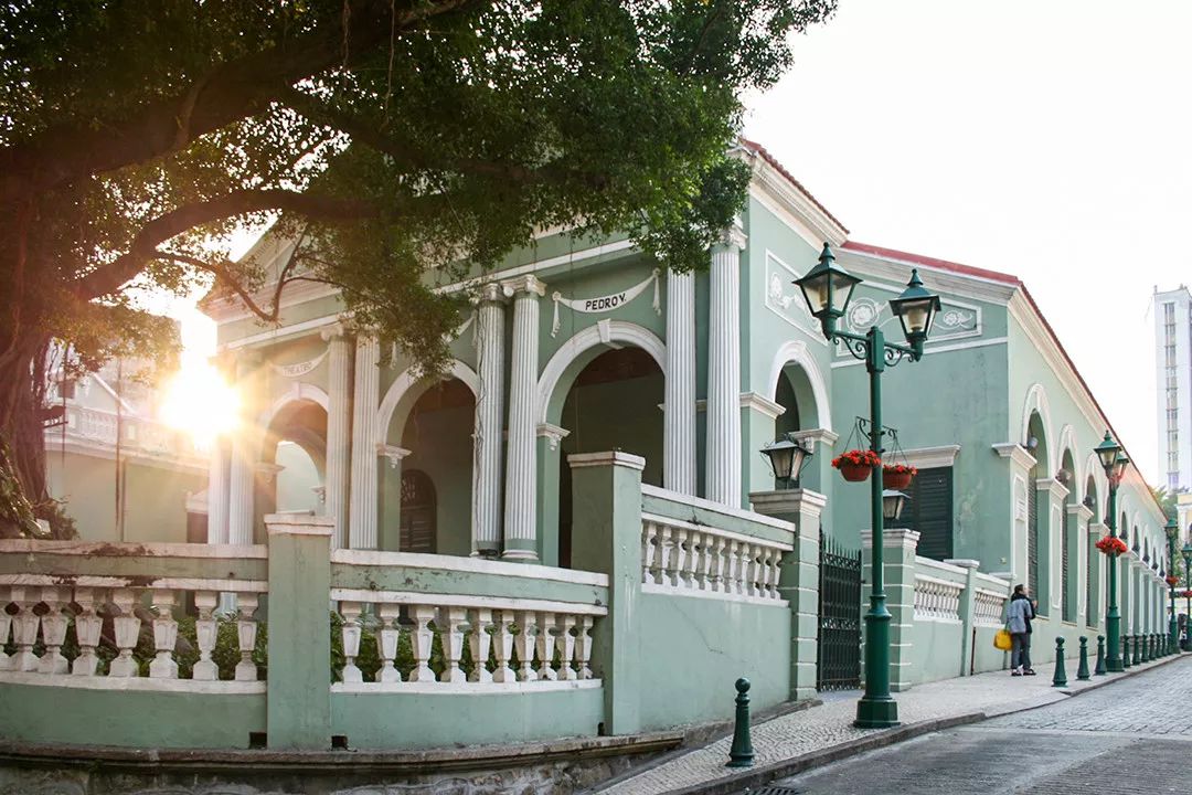 沉醉于澳门的纸醉金迷,纸醉金迷的澳门你去得起吗