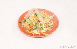 凉菜芥末黄瓜凉皮,黄瓜拌凉皮放什么调料