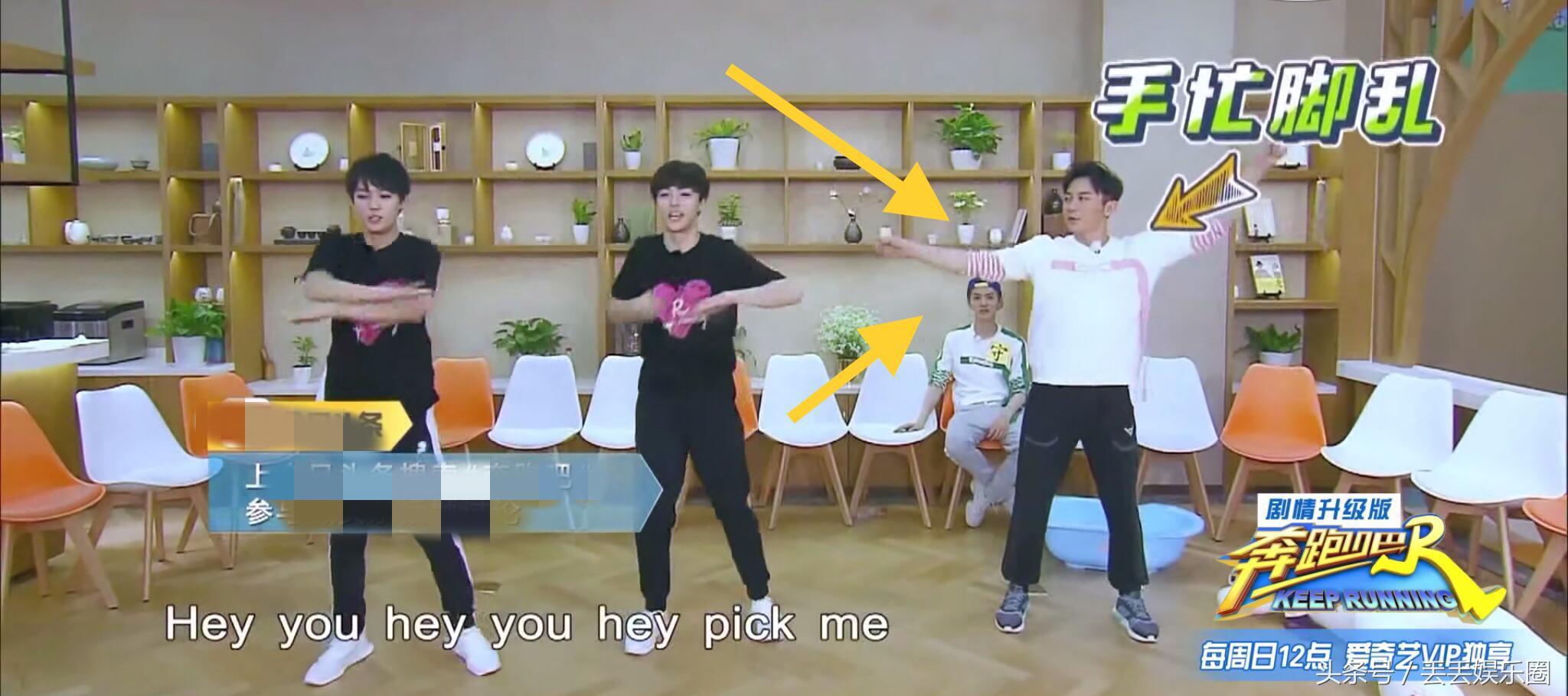 李晨跳舞整段垮掉，尴尬的躺地上，谁注意到鹿晗在干嘛？真会玩