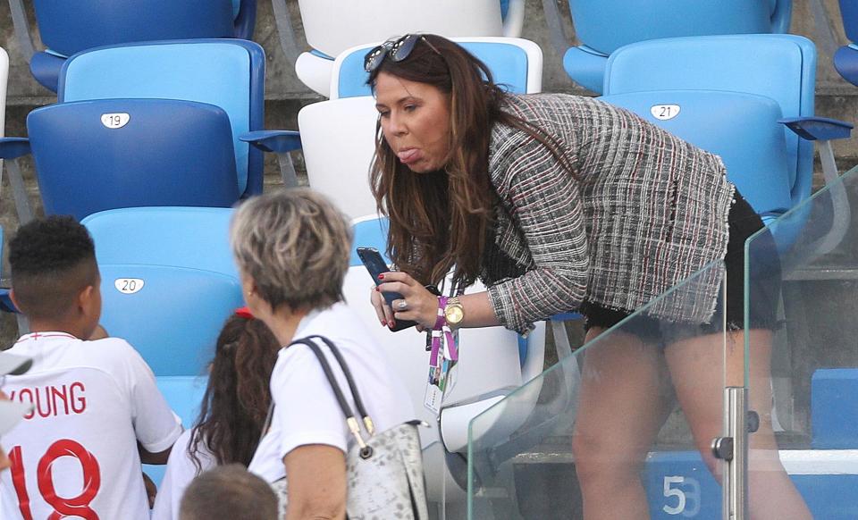 英格兰球队取消禁欲令脚步浮浮踢不起球，瓦尔迪太太C位开杀