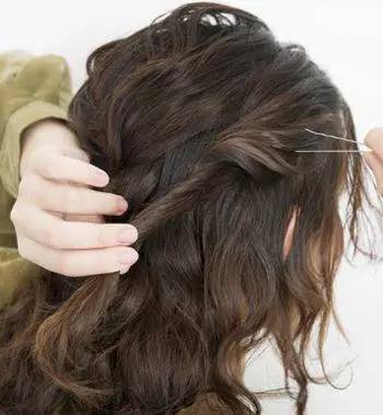 烫发后怎样扎头发好看,短烫发没有刘海怎么半扎头发好看