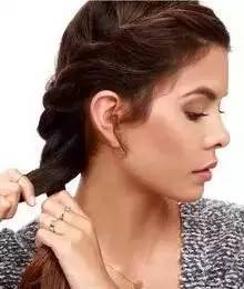 烫发后怎样扎头发好看,短烫发没有刘海怎么半扎头发好看