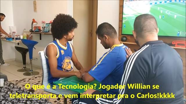 为了帮助盲人朋友感受世界杯，这几个外国人发明了这个足球场！