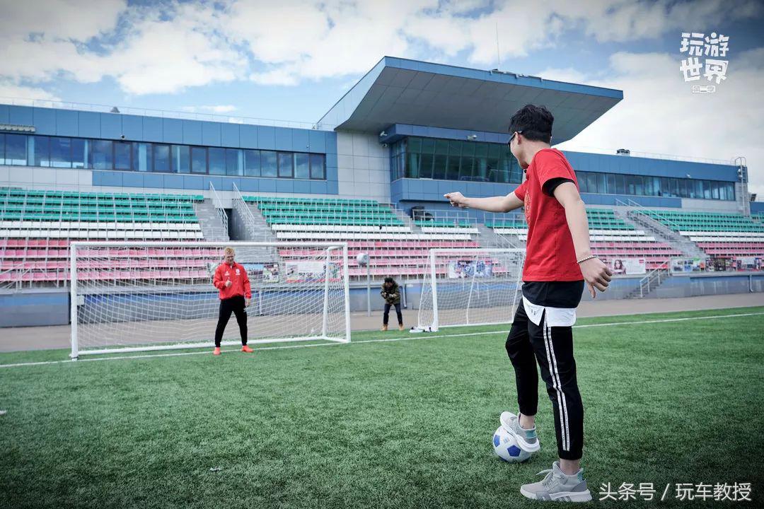 行李箱当“球门”！这SUV大得夸张！