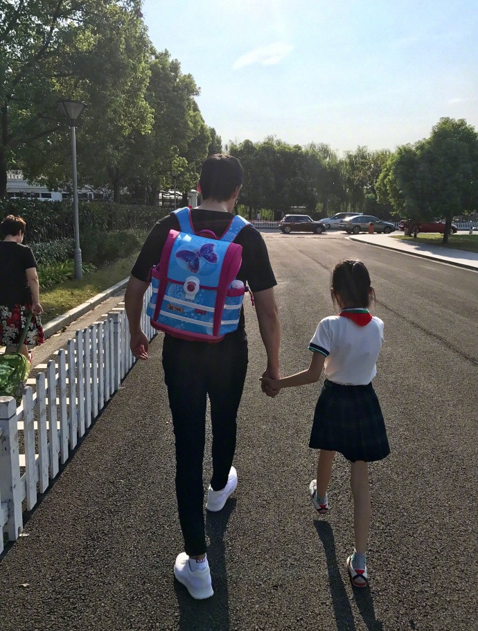 陆毅和贝儿爸爸去哪儿探班鲍蕾,陆毅鲍蕾贝儿为她而战花絮