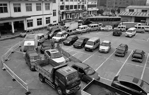 新车六年免检还要去领电子标签吗,新车六年免检需要去车管所审车么