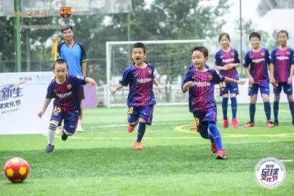 旋风少年·卓越新生｜2018世茂巴萨国际足球训练营成都站开赛中