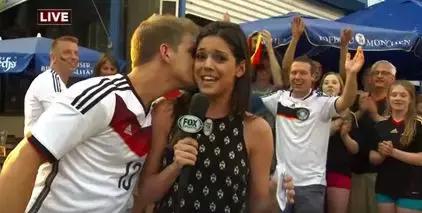 世界杯被吻的中国女记者叫什么,世界杯被亲吻的女记者是谁