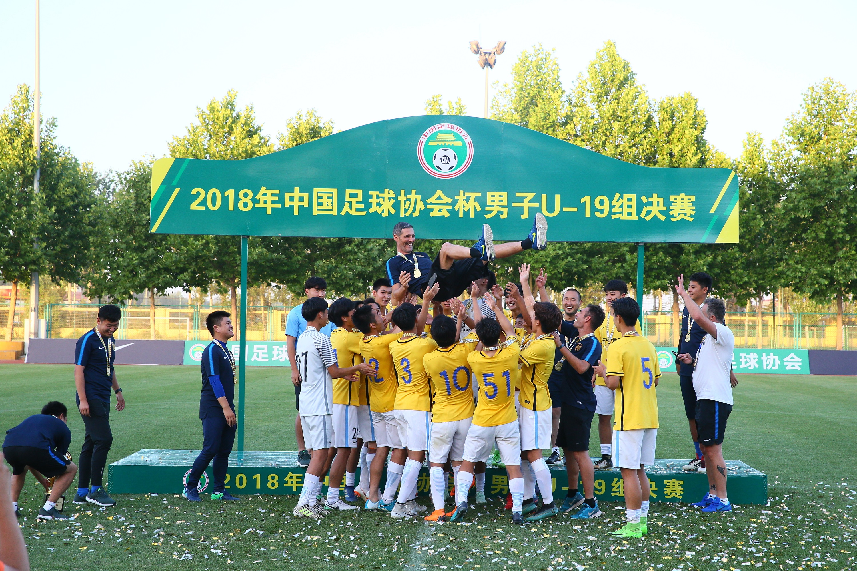 苏宁u19足球俱乐部夺冠,苏宁夺冠韦世豪