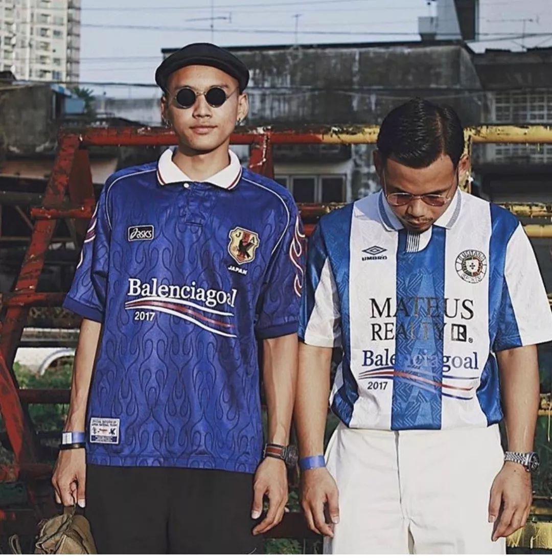 为了蹭世界杯热点，时尚杂志携手潮牌把魔爪伸向了球衣……