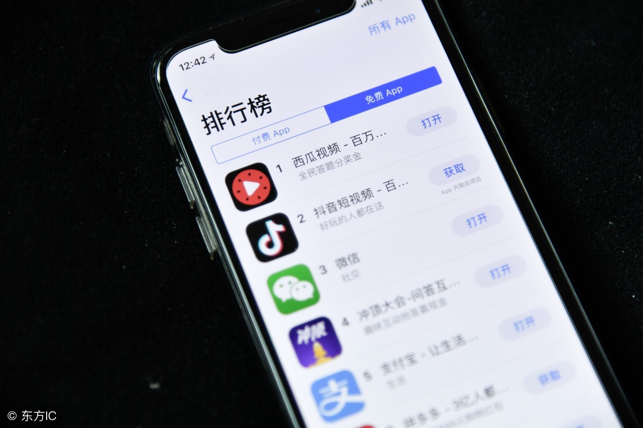 「科技十点半」双卡双待苹果手机来了，传拼多多火急上市