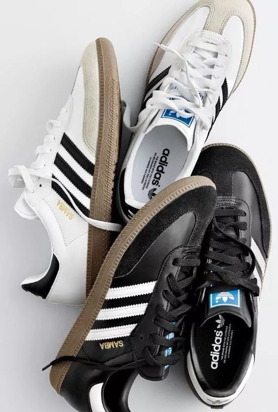 世界杯场上专业的足球鞋长什么样,世界杯的足球鞋是钉鞋么