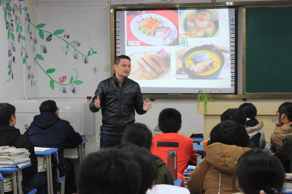 这是一个简单的填空题,填空什么的教室