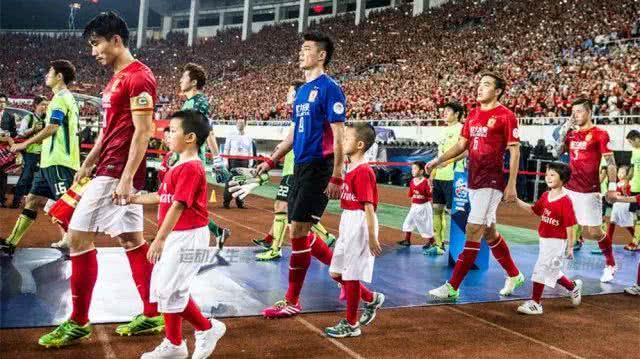 足球比赛出场为什么要带着小孩,为什么足球比赛开场前要有小孩子