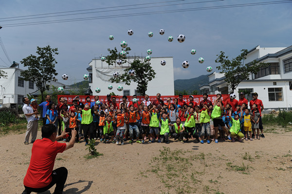 建党节慰问老党员活动,建党节慰问老党员