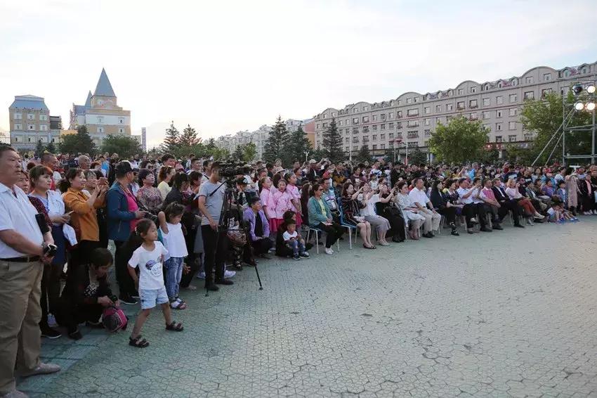 中俄少儿边城同台献艺“友谊使者”缔结两国友情