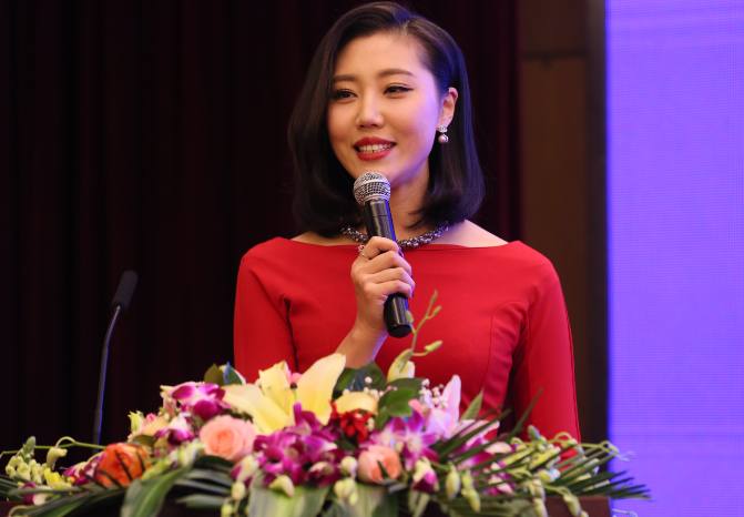 央视最美女主持人董卿,央视美女主播前十名董卿