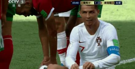 真摔？假摔？足球场上的独特艺术，C罗内马尔苏牙谁是假摔王？