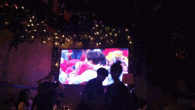 内马尔巴黎看球,内马尔17-18赛季球衣签名