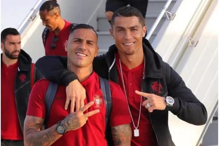 世界杯球星短发后背发型图片,今年世界杯足球球星奇怪头发造型