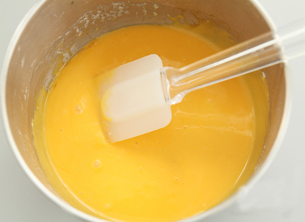 电饭煲蛋糕零失败的家常做法教程,电饭煲蛋糕的家常做法教程