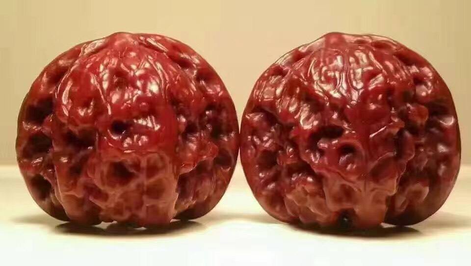 文玩核桃可以带到室外盘玩吗,文玩核桃红宝石盘玩后效果图