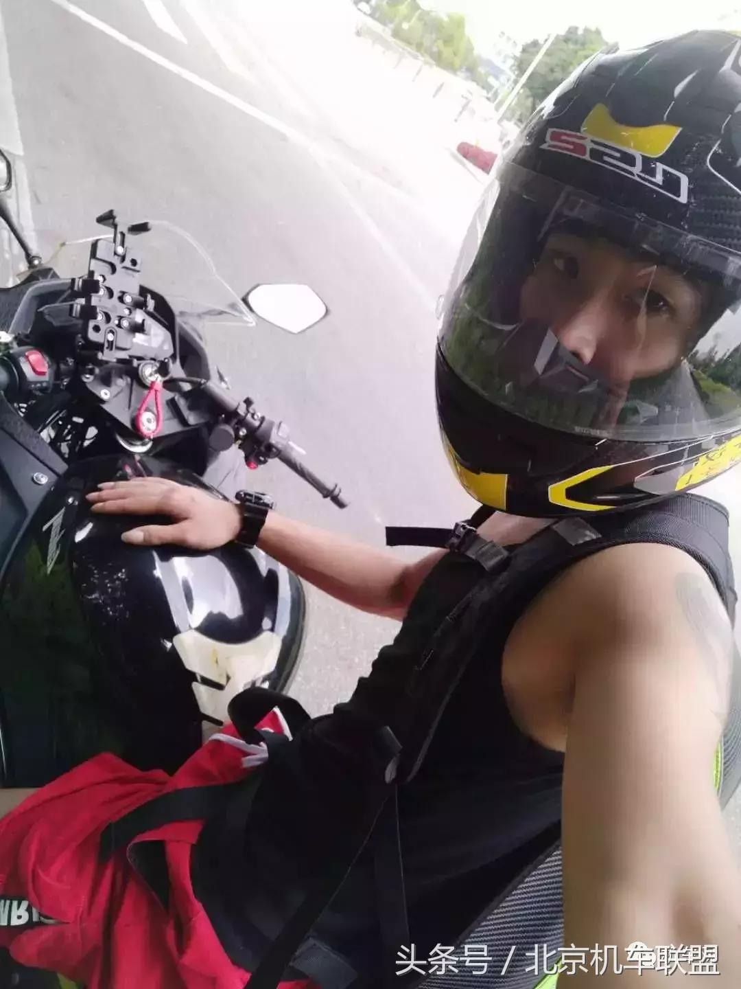 鎽╁弸鍏矾涓婂睍绀烘懇鎵樿溅甯呮皵鍗佽冻,鎽╁弸楠戣缇庢櫙瑙嗛