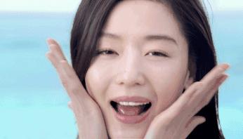 这只山羊居然把“黑球”变“白球”了！