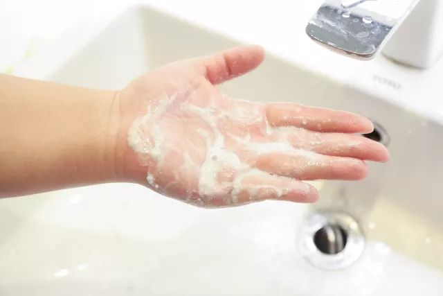 雷叔有货丨日本妹子用酸奶敷脸？效果竟然比敷100片面膜还好！