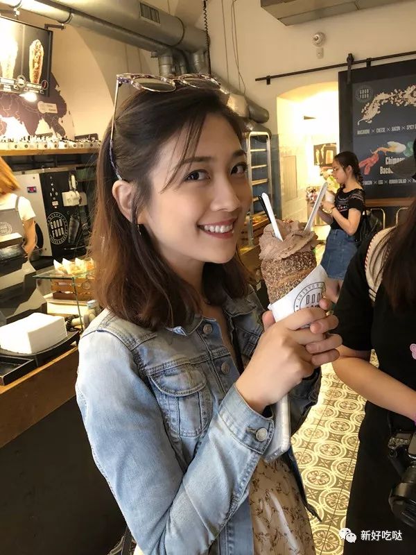 逛吃｜足球宝贝变身留俄食探笑成桃花眼跟着美女小姐姐吃遍世界杯