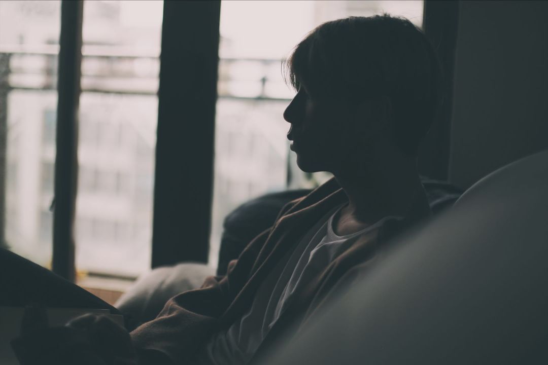 男子趁女友不在家偷偷化妆,男子趁女友不在家偷偷化妆原视频