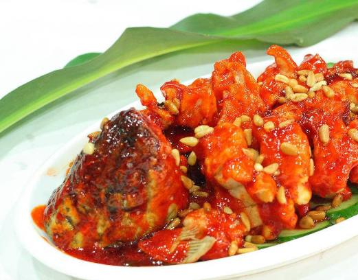 男子四川旅游，吃饭时点了一道菜，知道菜名后都舍不得吃了！