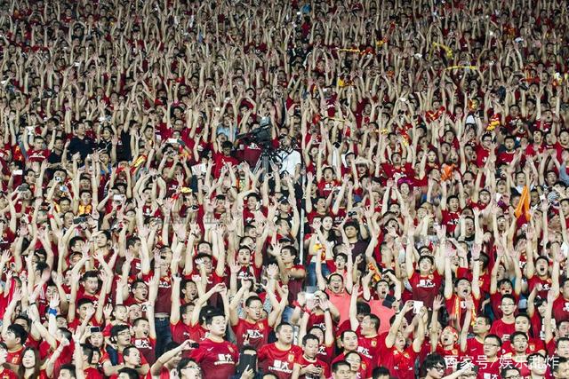 世界杯黄家驹海阔天空现场版,俄罗斯世界杯上播放海阔天空歌曲