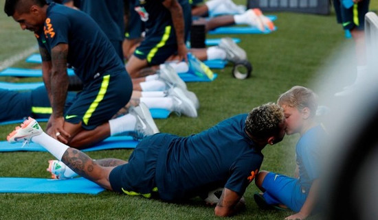 c罗的孩子和梅西孩子比赛,c罗的4个孩子