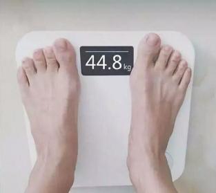 超级瘦身食谱月减10斤,博主按照网友的菜谱吃一天胖5斤