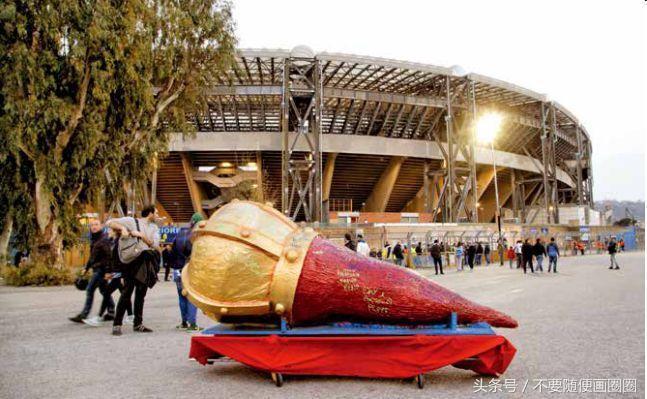 c罗梅西都穿什么鞋,c罗穿的第一双足球鞋