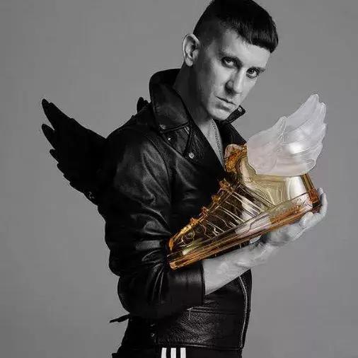 关于三叶草的知识,三叶草经典贝壳头不跟脚怎么办