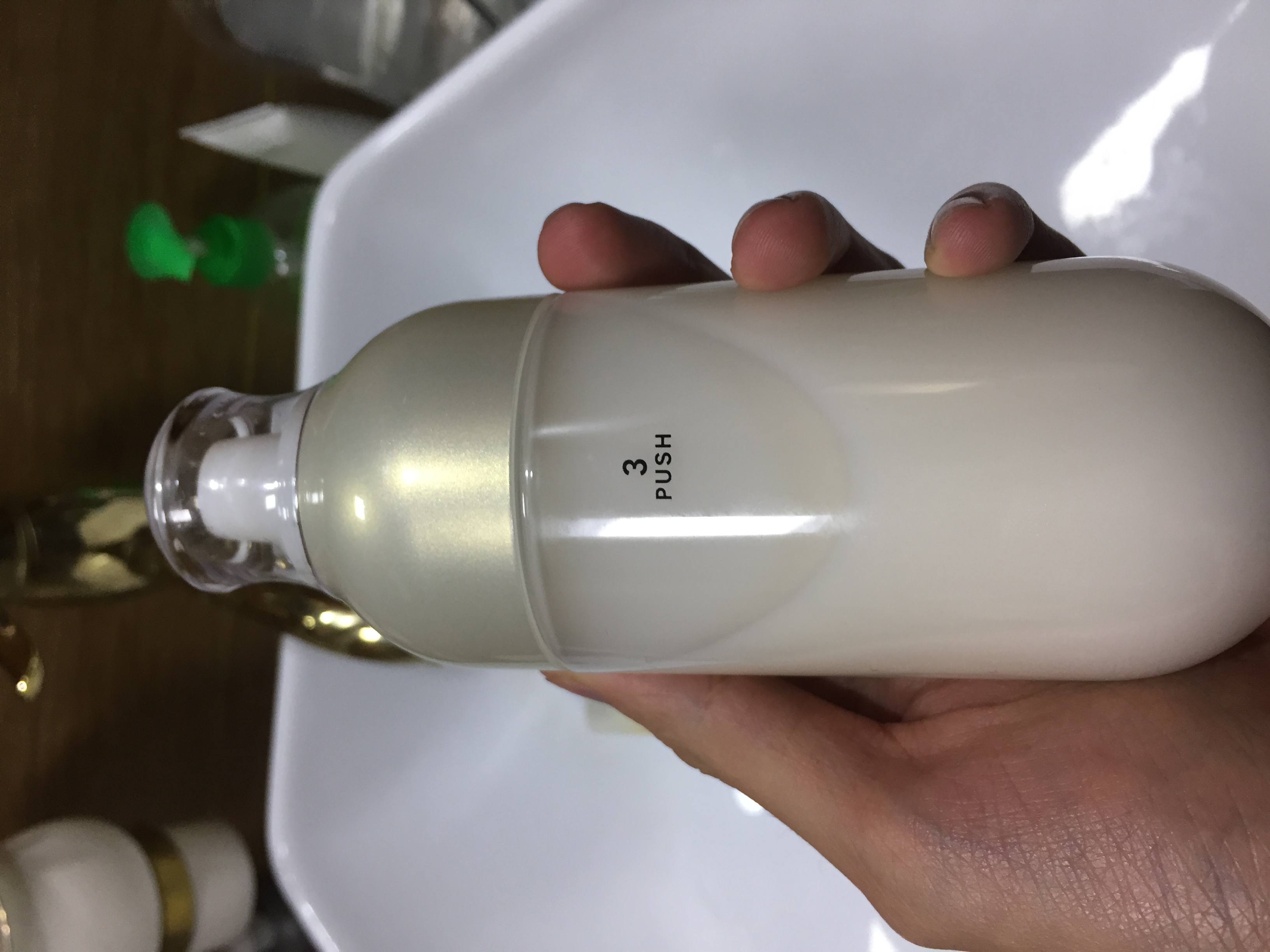 茵芙莎自律水乳,茵芙莎粉底露