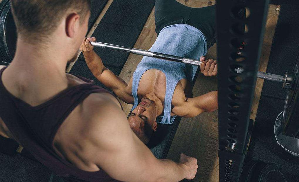 卧推完肩膀疼怎么恢复,卧推完胸肌痛怎么办