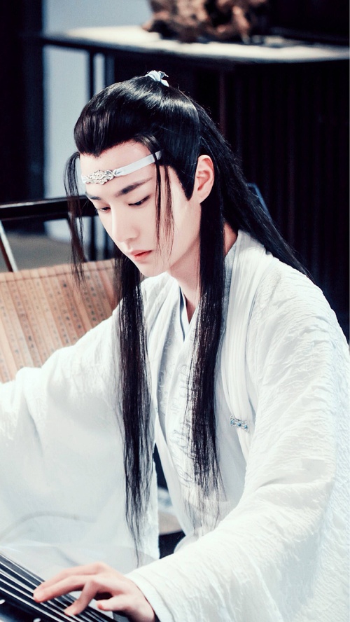 沈月王一博上演最萌身高差,沈月和王一博最新视频