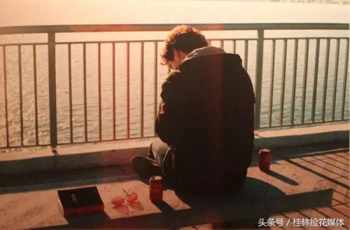 月薪三万女朋友让我买2万的包,男朋友给我买了三万块钱的包包