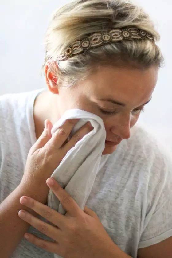 水里滴一滴风油精,风油精加水里