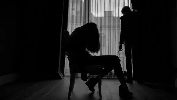 区政协委员性侵七岁“养女”八年：“魔爪”早该被斩断｜新京报快评