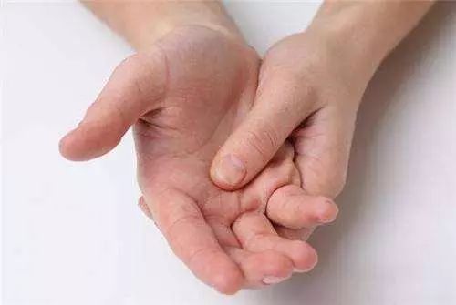 手麻胳膊疼是颈椎病引起的吗,手麻心悸颈椎病怎么治疗