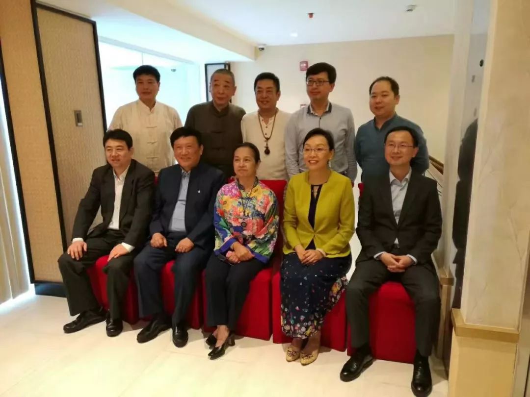 国际设计师们排队只为买这一块泥？在北京见着TA，都得叫“爷”！