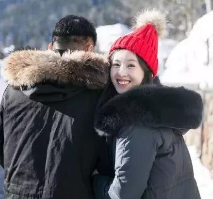 奶茶妹妹章泽天身穿无痕裤显气质,奶茶妹妹章泽天和刘强东早期视频