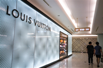 奢侈品相继降价,奢侈品中外价格对比