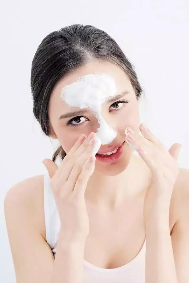 护肤小技巧鼻子怎么做好看,鼻子有痘坑护肤品怎么用